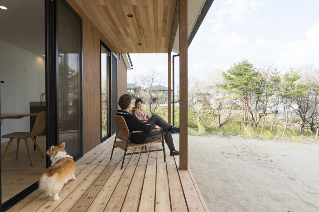 愛犬と暮らすラージルーフの家